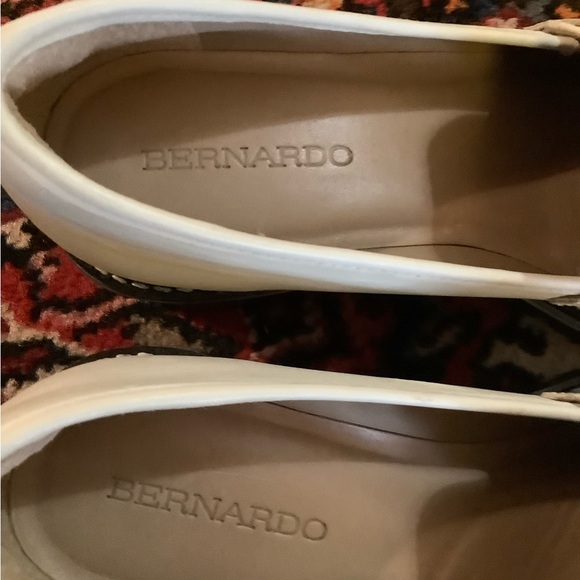 Bernardo cream color leather Loafers, new- never worn, size 7 1/2 - Picture 4 of 5